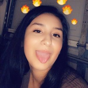 Meet your Posher, Noelia